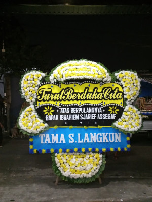 Papan Bunga Duka di Selayar